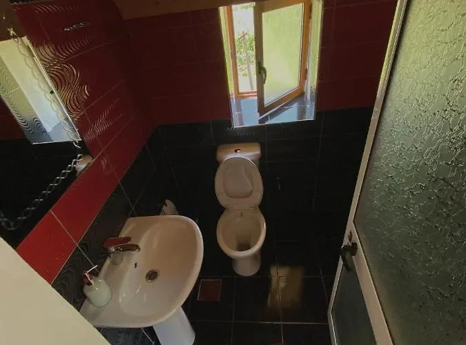 Rexhepi, Valbone Penzion 3*